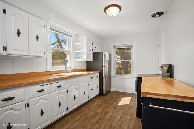 Building Photo - 540 S Evergreen Ave