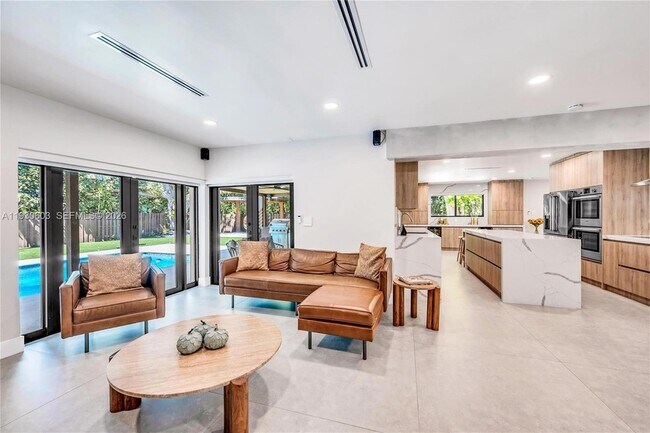 Building Photo - 11340 SW 74th Ct