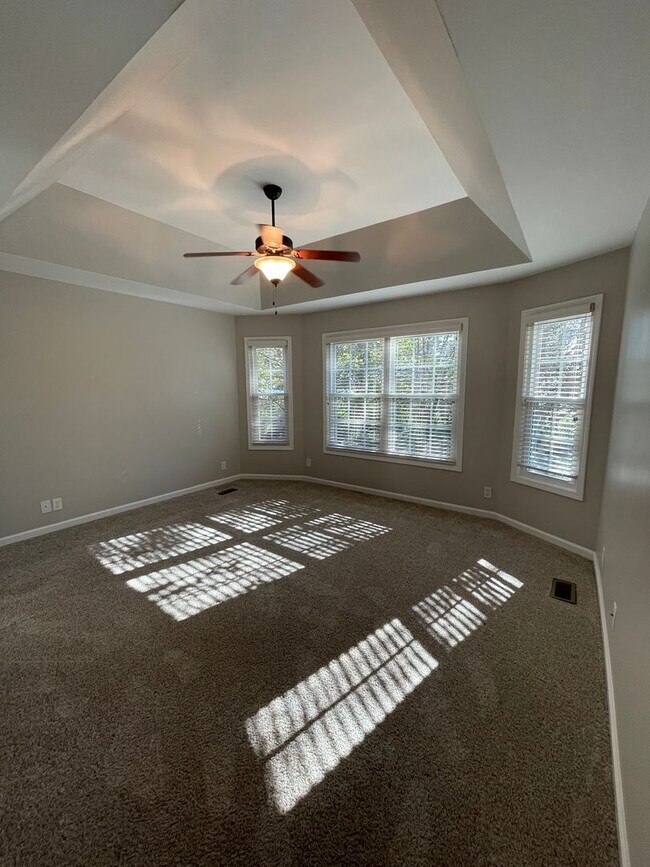 Building Photo - 122 Saddlecreek