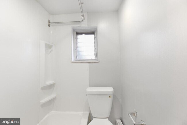 Building Photo - 1735 W Oxford St