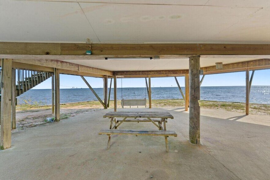 Building Photo - 6001 Belle Fontaine Dr