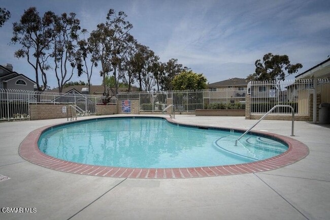Building Photo - 2576 Sextant Ave