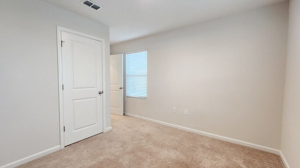 Building Photo - 271 Blueberry Ln