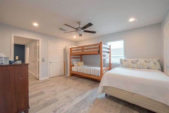 Building Photo - 16520 Barbados Way