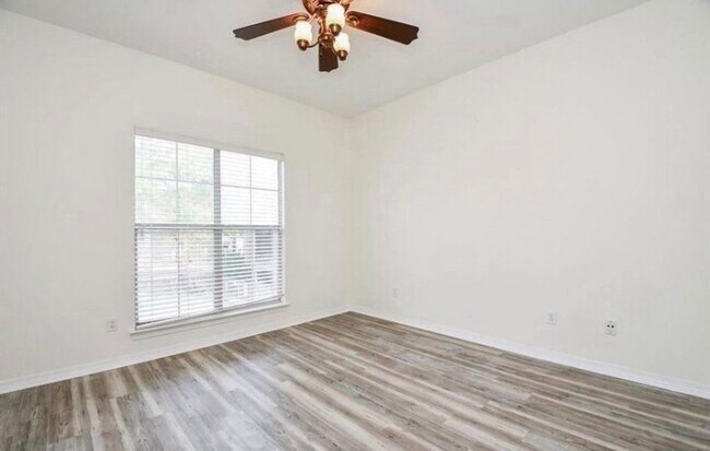 Building Photo - 12755 Mill Ridge Dr