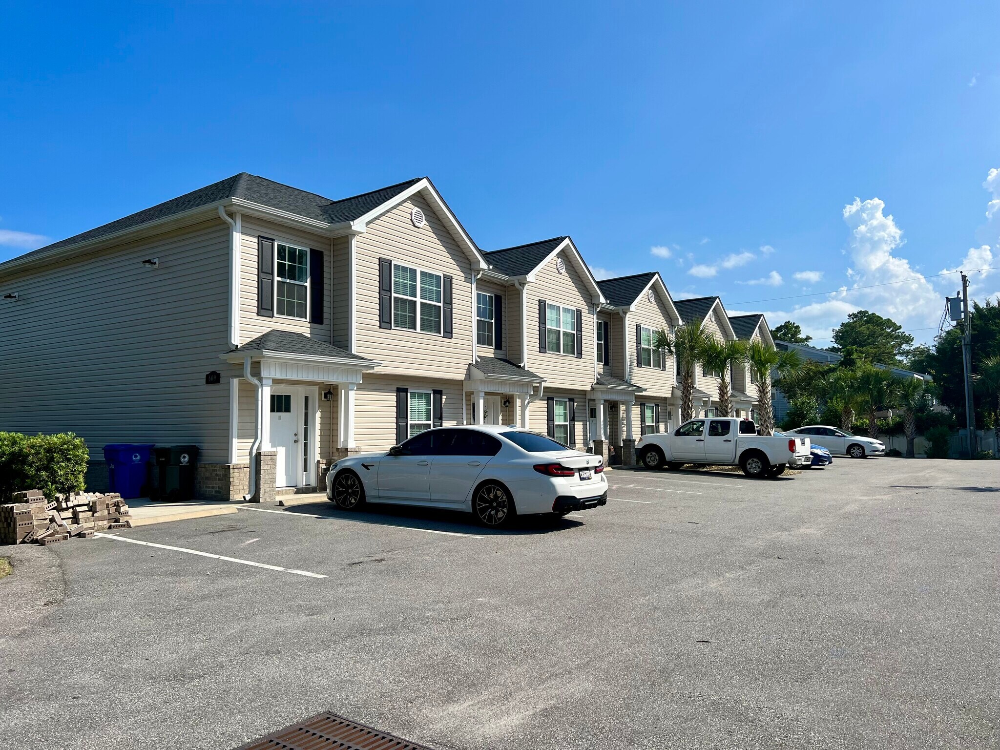 Building Photo - 609 37th Ave N