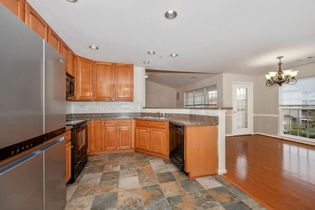 Building Photo - Elevator Condo in Frederick Pent House Level