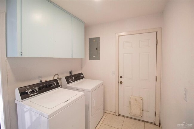 Building Photo - 18 Larkspur Ave