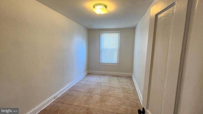 Building Photo - 3216 W Belvedere Ave