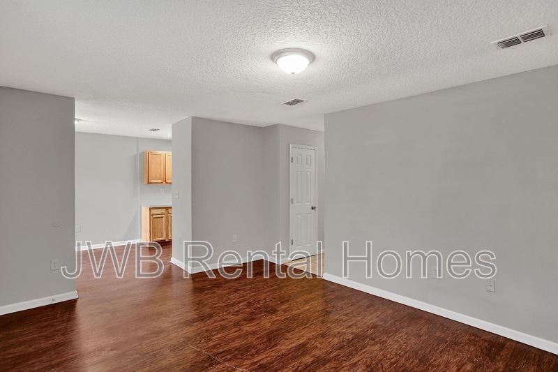 Building Photo - 1518 W 27th St