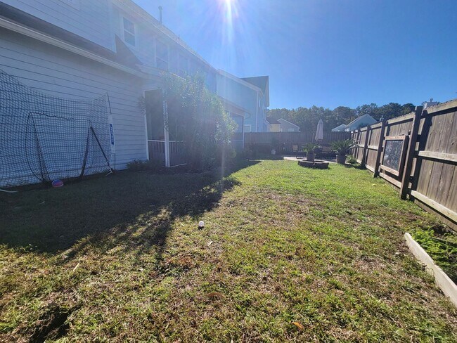 Building Photo - Lovely 3 bedroom, 3.5 bath home in Nellief...