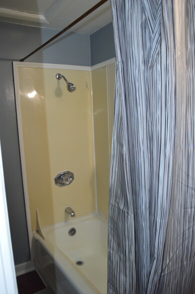 Building Photo - 430 S Holladay Dr