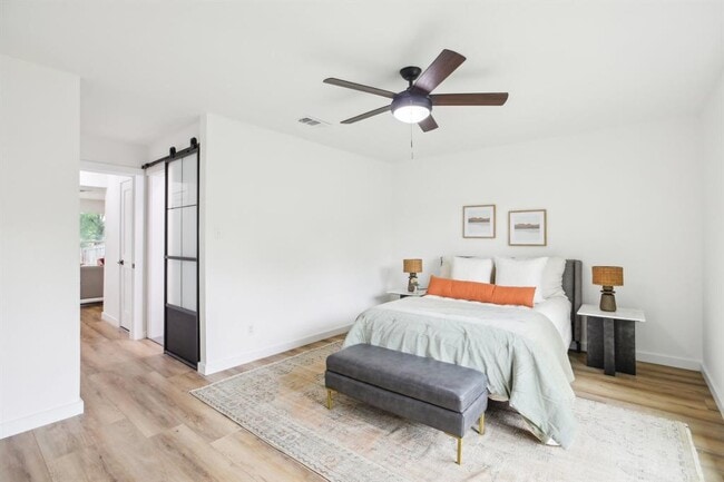 Building Photo - 2104 Malvern Hill Dr