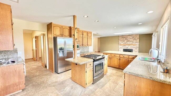 Building Photo - Amazing Location & Sprawling Country Living at its Very Best in this Beautiful Single-Story Home ...