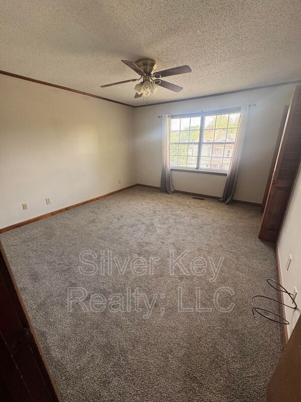 Building Photo - 611 Ingleside Ave