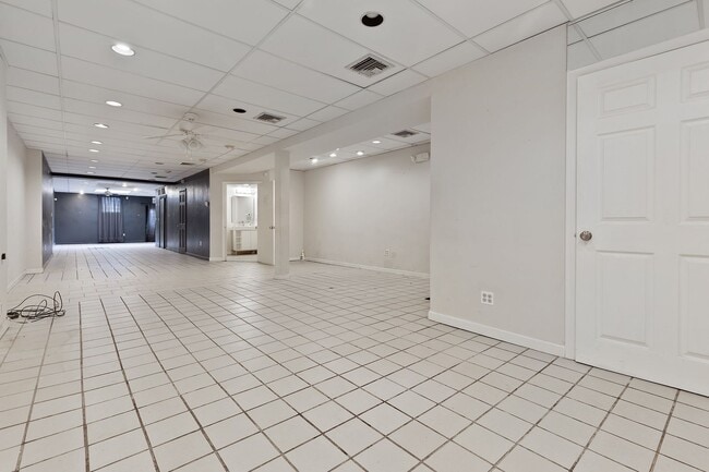 Building Photo - 277 Crown St