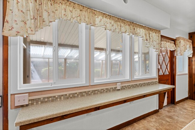 Building Photo - Charming 3 Bedroom 2 Bathroom Home in La M...