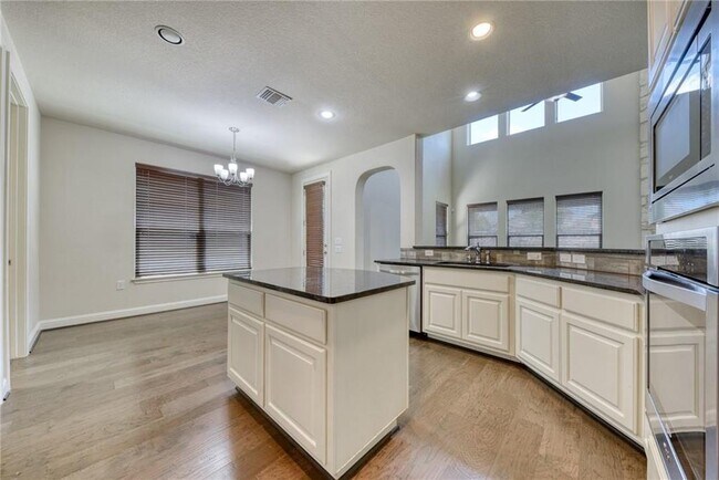 Building Photo - 14204 Tyburn Trail