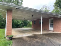 Building Photo - Large Ranch Style Home