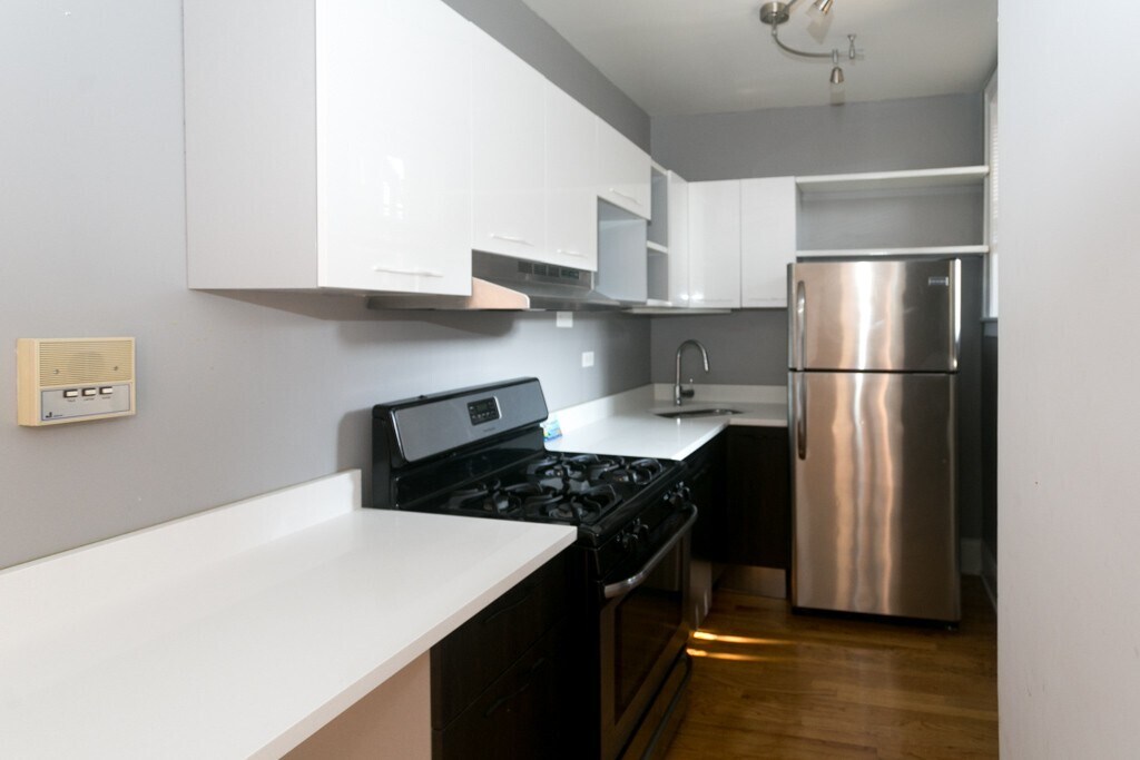 Building Photo - 630 W Stratford Pl