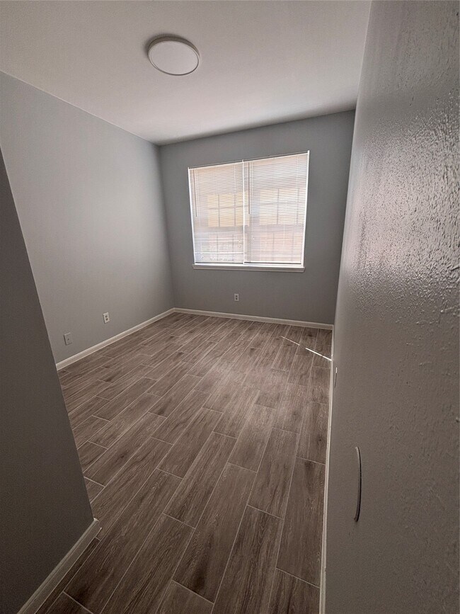 Building Photo - 6410 Waldron Dr