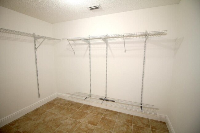 Building Photo - 4706 Lucerne Lakes Blvd