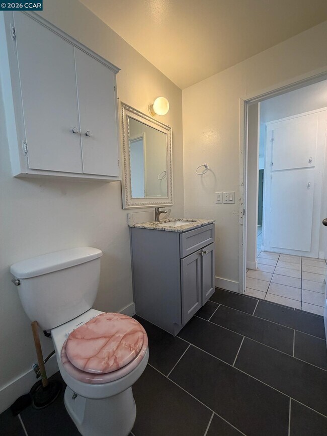 Building Photo - 729 Pennsylvania St