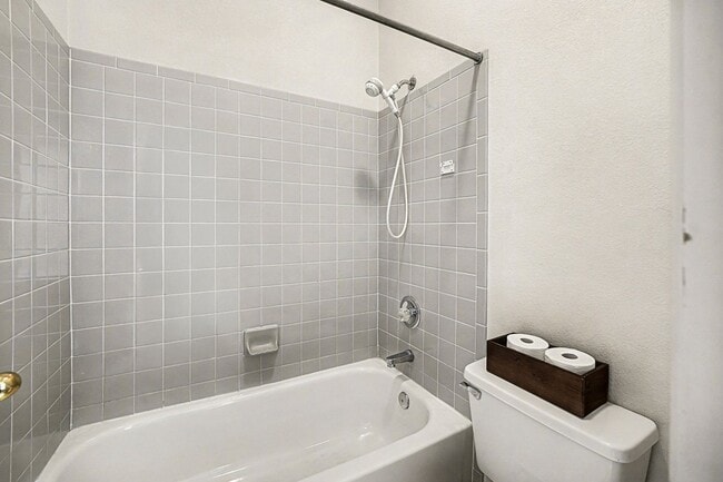 Building Photo - 3 Bedroom 2.5 Bathroom is Old Town Arvada