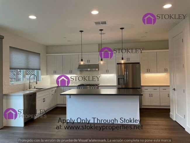 Building Photo - 3184 Manor Ave