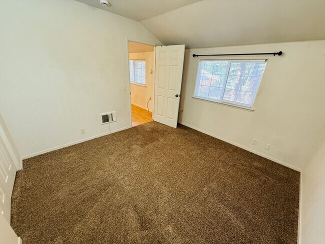 Building Photo - 940 Merced Ave