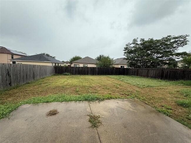 Building Photo - 1722 E Mesa Park Dr