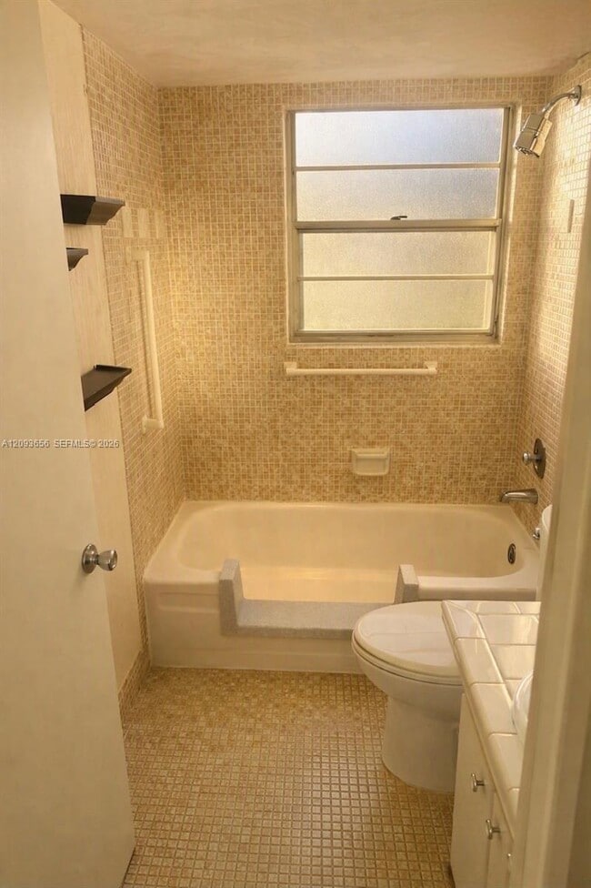Building Photo - 528 Mansfield M