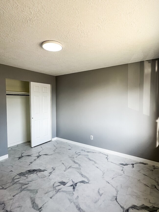 Building Photo - 1545 Barbara Cir