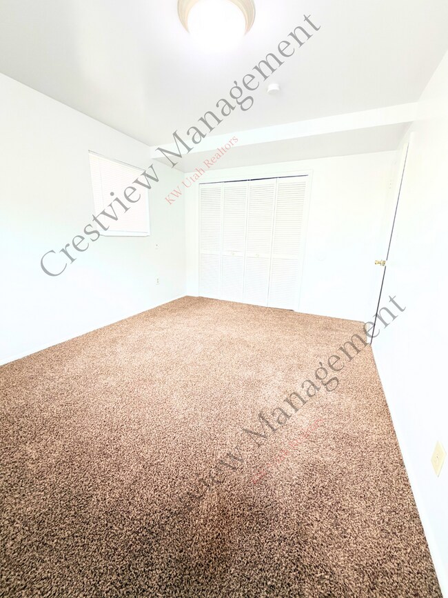 Building Photo - 549 Stringham Ave