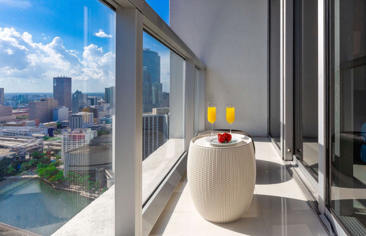 Building Photo - 485 Brickell Ave