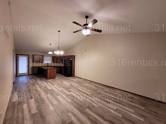 Building Photo - $1575 - 4 bedroom/ 2 bathroom - Gorgeous n...