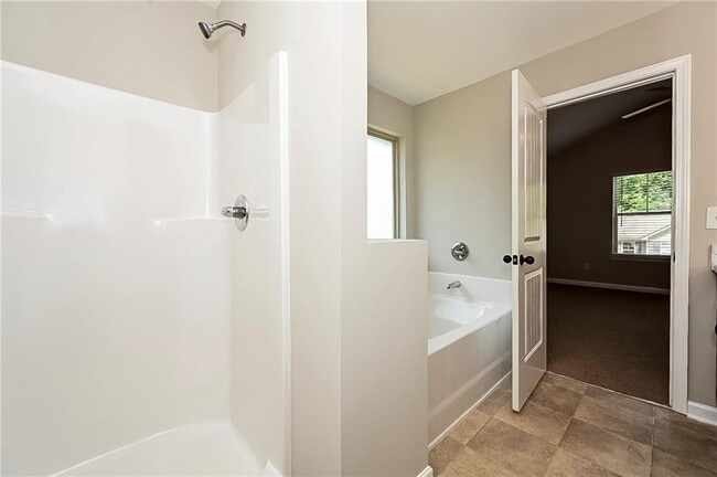 Building Photo - 142 Magnaview Dr