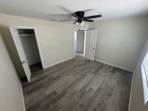 Building Photo - 1025 Crescent Dr