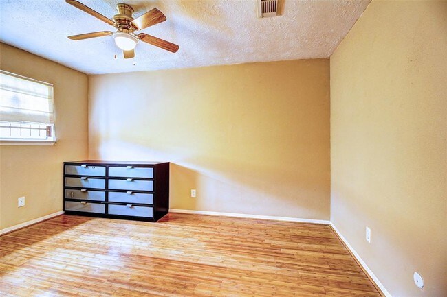 Building Photo - 6615 Briar Terrace Dr