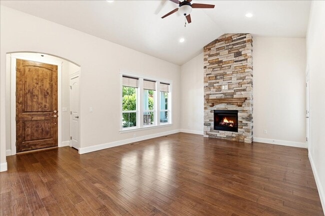 Building Photo - Single Story-3 Bedroom 2 Bathroom Home in a 55+ Community