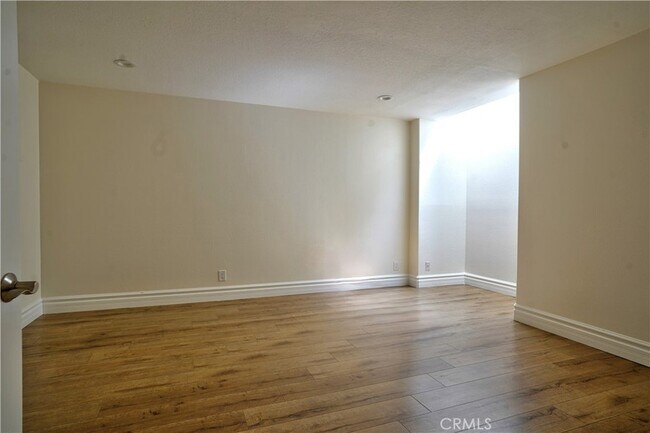 Building Photo - 7401 Seabluff Dr
