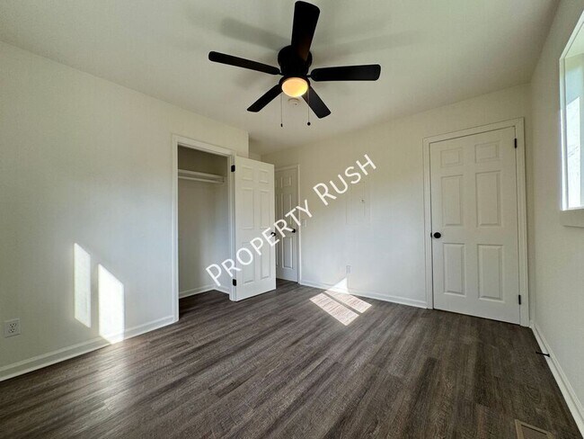Building Photo - 824 Clift St