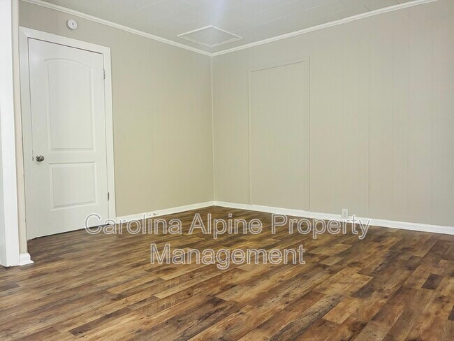 Building Photo - 110 Martin St