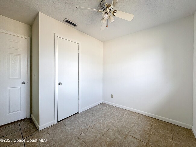 Building Photo - 1076 Coronado Dr