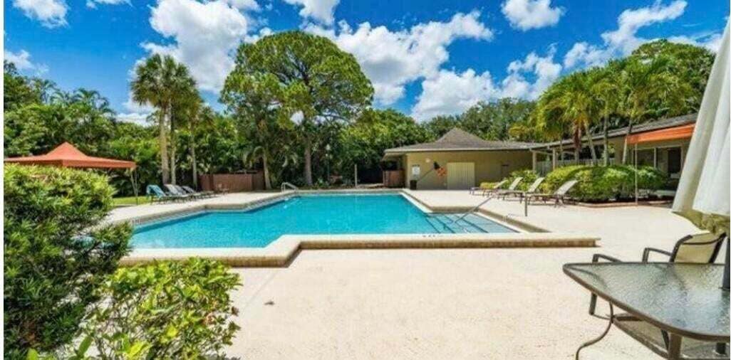 Building Photo - 7507 Greenlake Way