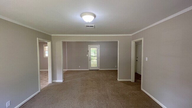 Building Photo - 3-Bedroom with so much to offer !