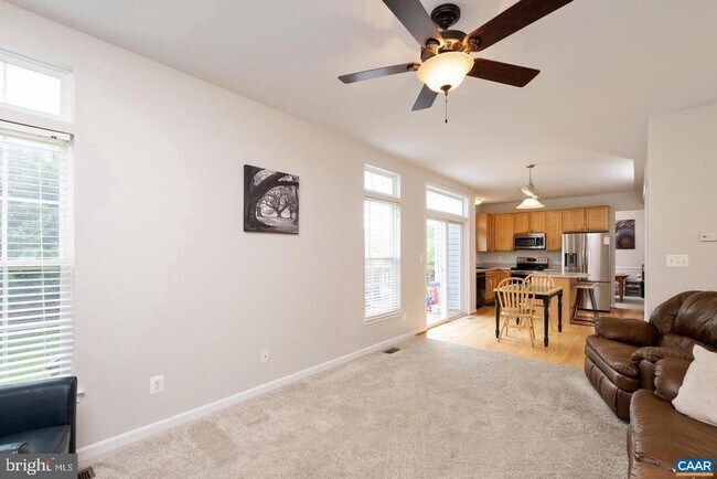 Building Photo - 662 Holly Hill Dr