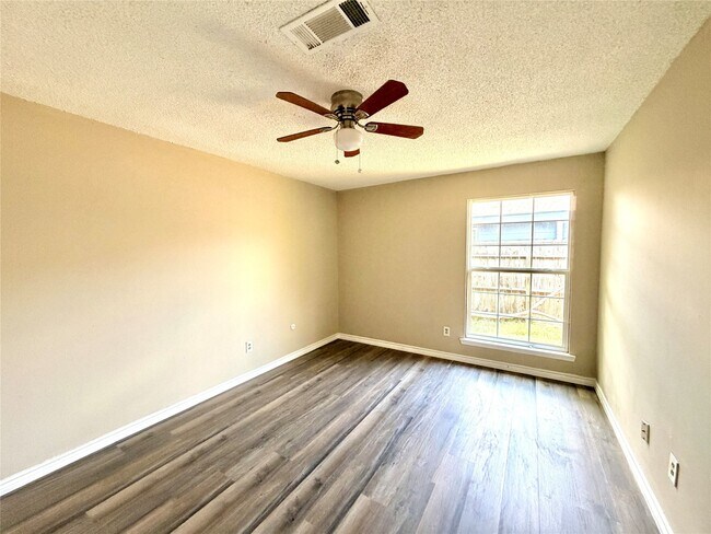 Building Photo - 4122 Baynard Dr