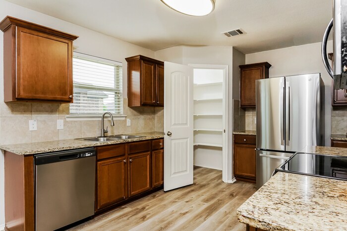 Building Photo - 1207 Savannah Ridge Dr