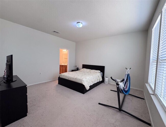 Building Photo - 11905 Reindeer Dr